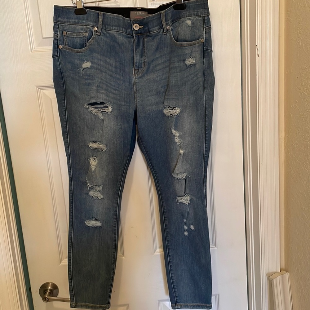 Never worn Torrid distressed skinny jeans.